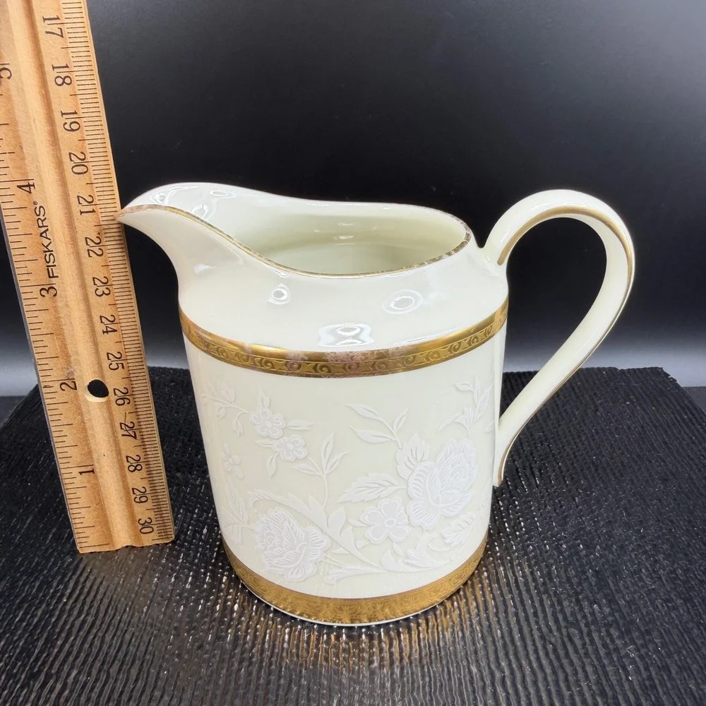 Mikasa Antique Lace L5531 Creamer and Sugar Bowl Set Gold Trim Fine China Japan‎